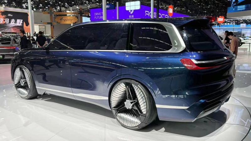 Geely готовит очень большой гибридный кроссовер