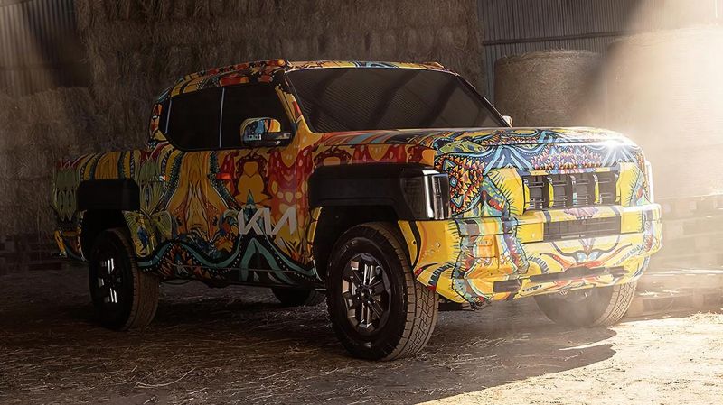 Kia показала свой первый пикап Tasman в маскировке