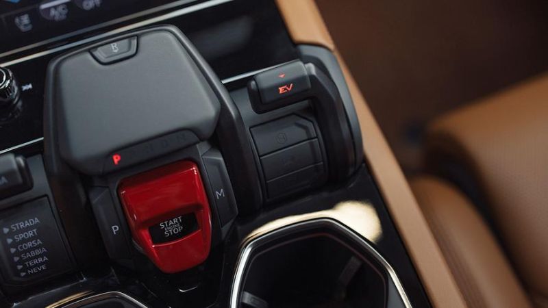 Lamborghini Urus превратился в супергибрид