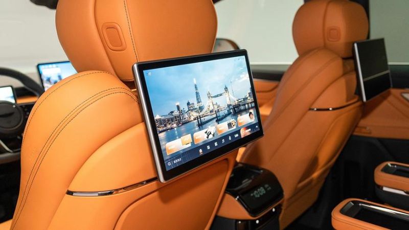 Рассекречен интерьер вэна Geely, названного в честь авиалайнера