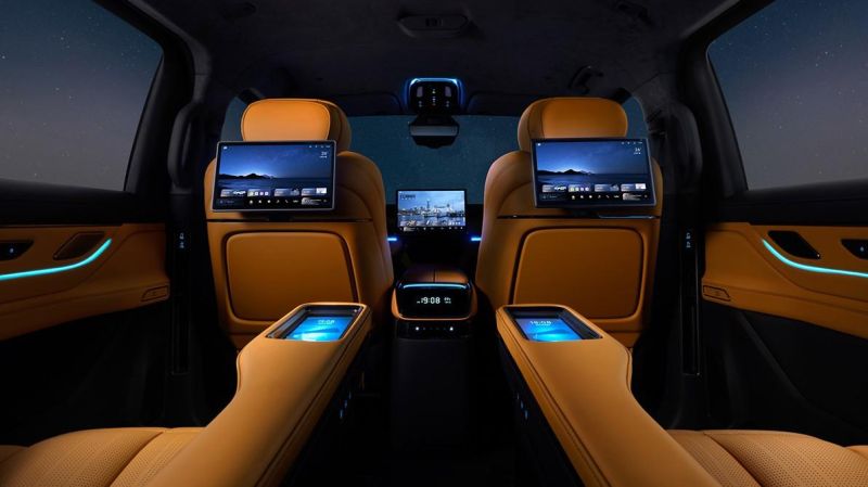 Рассекречен интерьер вэна Geely, названного в честь авиалайнера