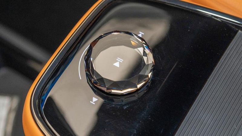 Рассекречен интерьер вэна Geely, названного в честь авиалайнера