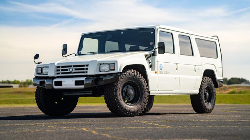 Редкий Toyota Mega Cruiser с левым рулём продают в США