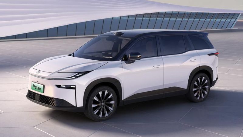Toyota привезла в Китай два электрических прототипа