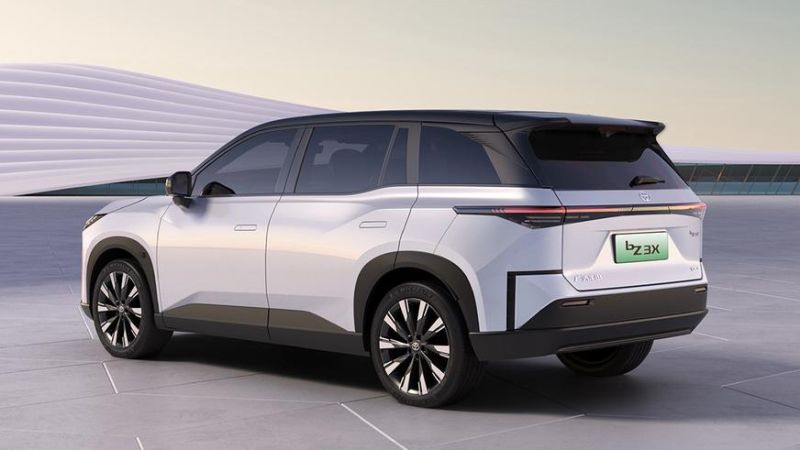 Toyota привезла в Китай два электрических прототипа