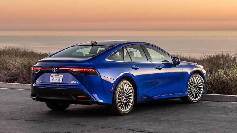 У владельцев водородных Toyota Mirai в США выявились проблемы