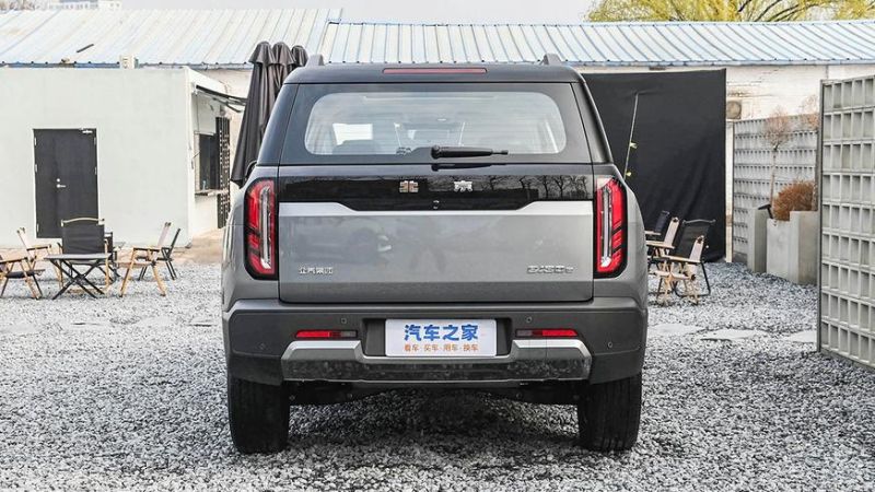 Бюджетный кроссовер BAIC BJ30 — суровая внешность и передний привод