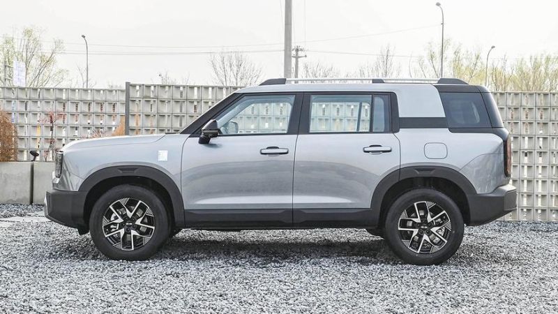 Бюджетный кроссовер BAIC BJ30 — суровая внешность и передний привод