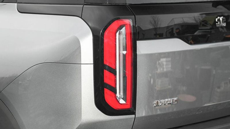 Бюджетный кроссовер BAIC BJ30 — суровая внешность и передний привод
