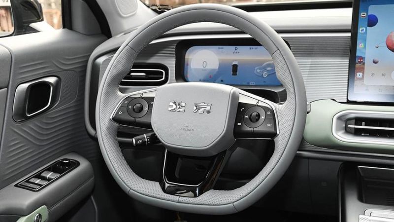 Бюджетный кроссовер BAIC BJ30 — суровая внешность и передний привод