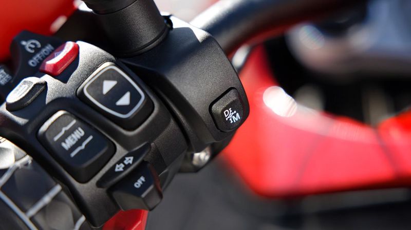 BMW презентовала автомат для своих мотоциклов