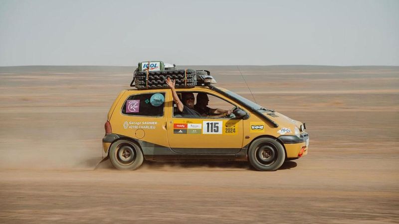 Для старых Renault Twingo организовали ралли-рейд в духе «Дакара»