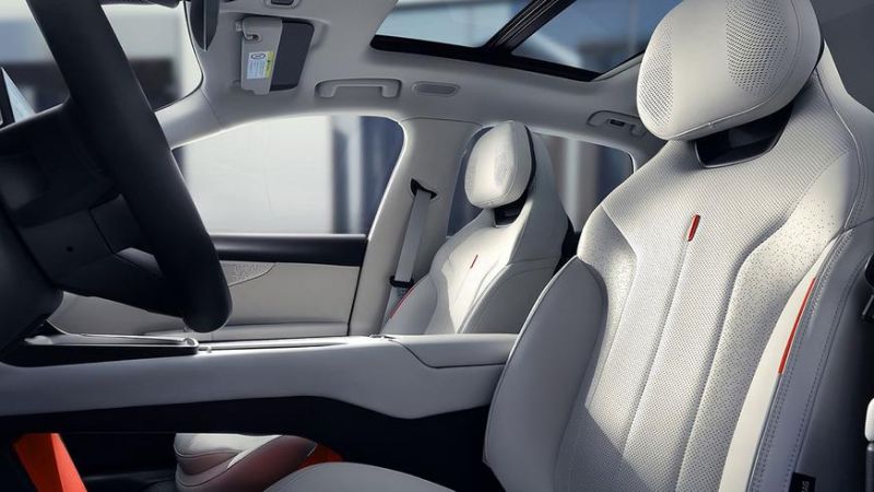 Lynk&Co начала продажи нового дальнобойного седана 07 EM-P