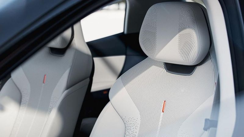 Lynk&Co начала продажи нового дальнобойного седана 07 EM-P