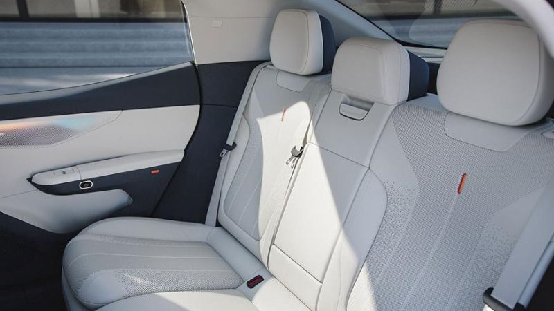 Lynk&Co начала продажи нового дальнобойного седана 07 EM-P