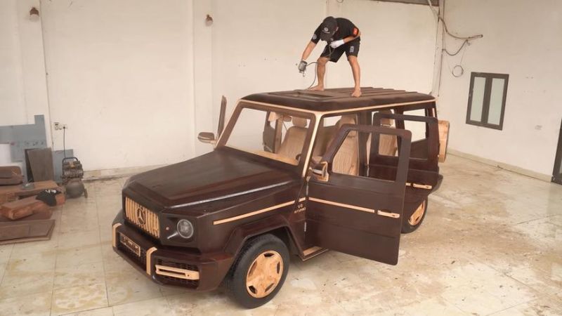 Рукастый плотник выпилил себе G-Class