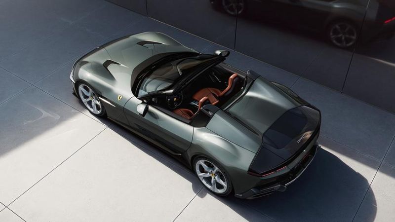 У Ferrari появился новый суперкар с атмосферным V12