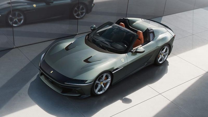 У Ferrari появился новый суперкар с атмосферным V12