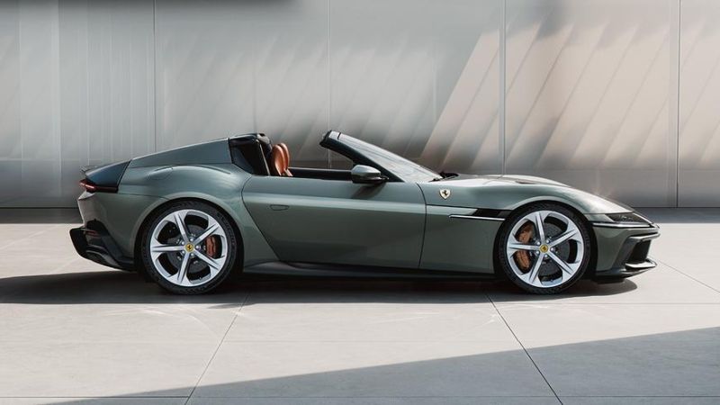 У Ferrari появился новый суперкар с атмосферным V12
