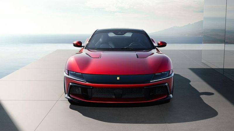 У Ferrari появился новый суперкар с атмосферным V12