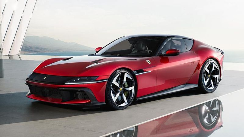 У Ferrari появился новый суперкар с атмосферным V12