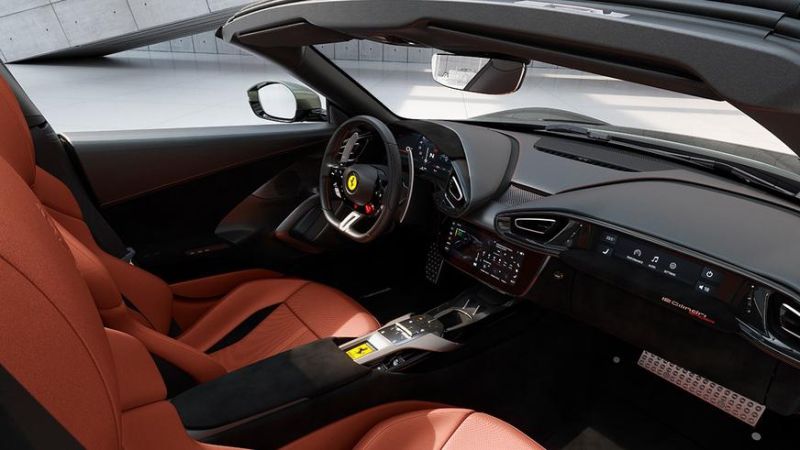 У Ferrari появился новый суперкар с атмосферным V12