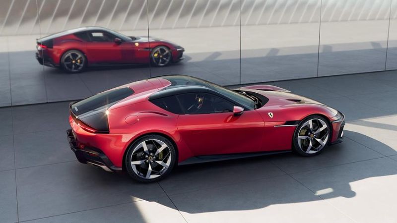 У Ferrari появился новый суперкар с атмосферным V12