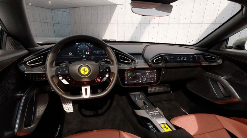 У Ferrari появился новый суперкар с атмосферным V12