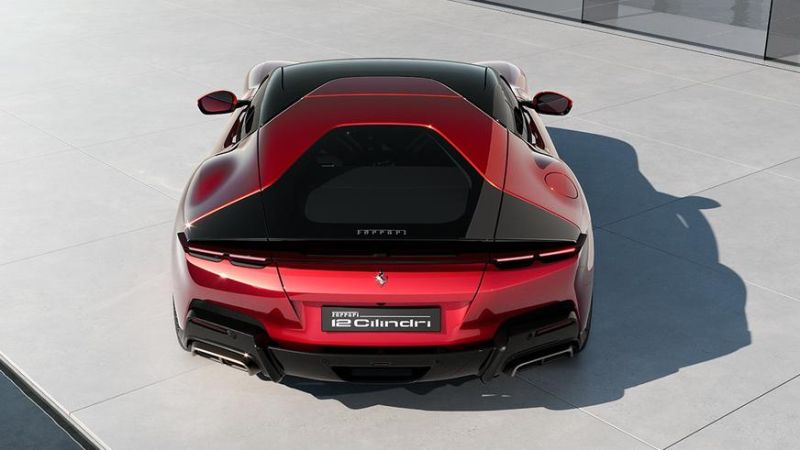 У Ferrari появился новый суперкар с атмосферным V12
