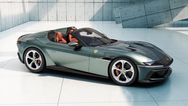 У Ferrari появился новый суперкар с атмосферным V12