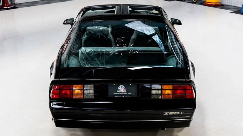 В США можно купить новый Chevrolet Camaro, выпущенный в 1985 году