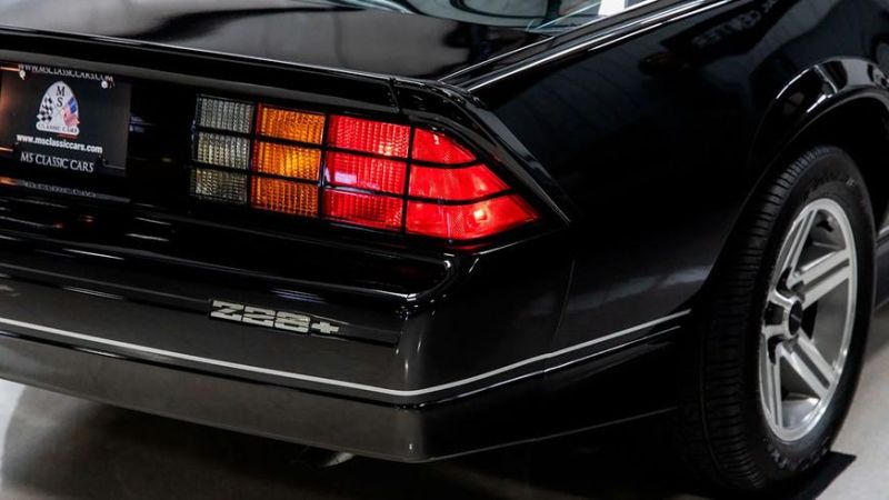 В США можно купить новый Chevrolet Camaro, выпущенный в 1985 году