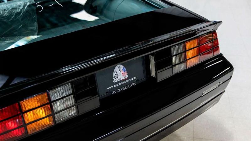 В США можно купить новый Chevrolet Camaro, выпущенный в 1985 году
