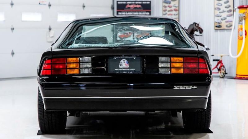 В США можно купить новый Chevrolet Camaro, выпущенный в 1985 году