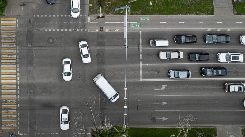 Всегда ли можно повернуть в свой ряд и не нарушить новое правило ПДД