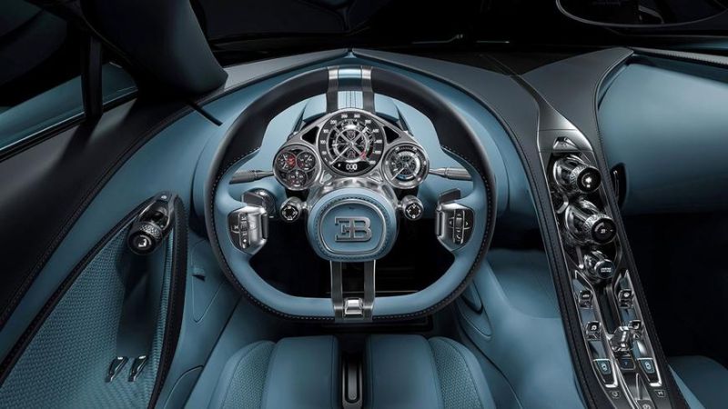 Bugatti показала Tourbillon: 1800 гибридных сил и хронометры в салоне