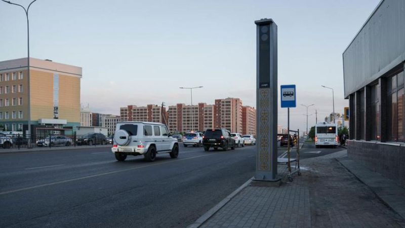 Что за столб с объективами появился в Астане?