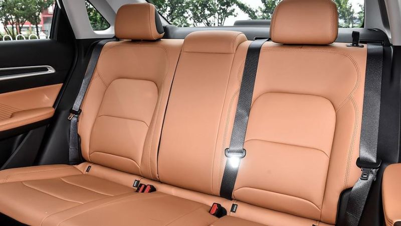 Geely снова обновит седан Emgrand: официальные фото