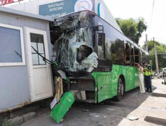 Крупное ДТП с автобусом в Алматы. Один человек погиб