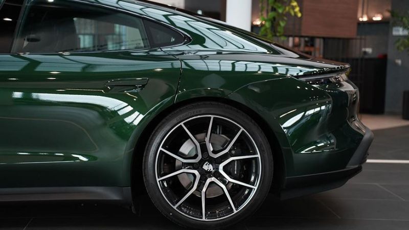 Porsche официально запустил продажи обновлённого Taycan в Казахстане