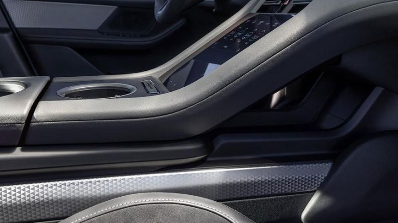 Porsche официально запустил продажи обновлённого Taycan в Казахстане