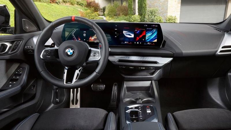Представлен новый BMW 1-й серии: минус механика, плюс экраны