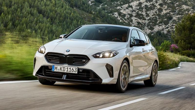 Представлен новый BMW 1-й серии: минус механика, плюс экраны