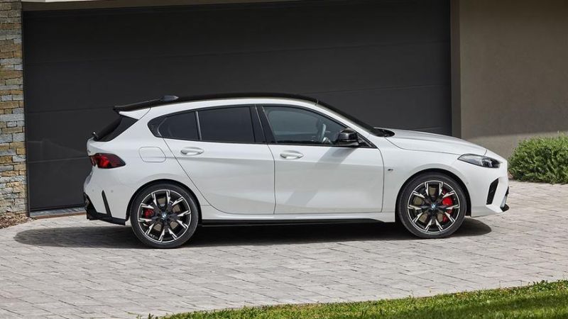 Представлен новый BMW 1-й серии: минус механика, плюс экраны