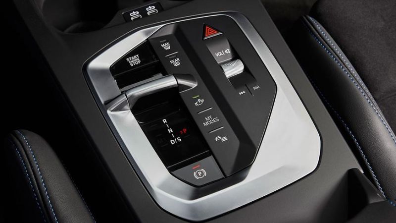 Представлен новый BMW 1-й серии: минус механика, плюс экраны
