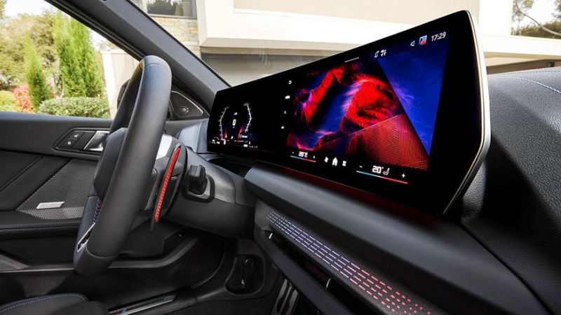 Представлен новый BMW 1-й серии: минус механика, плюс экраны
