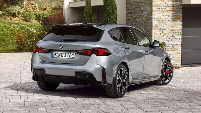 Представлен новый BMW 1-й серии: минус механика, плюс экраны