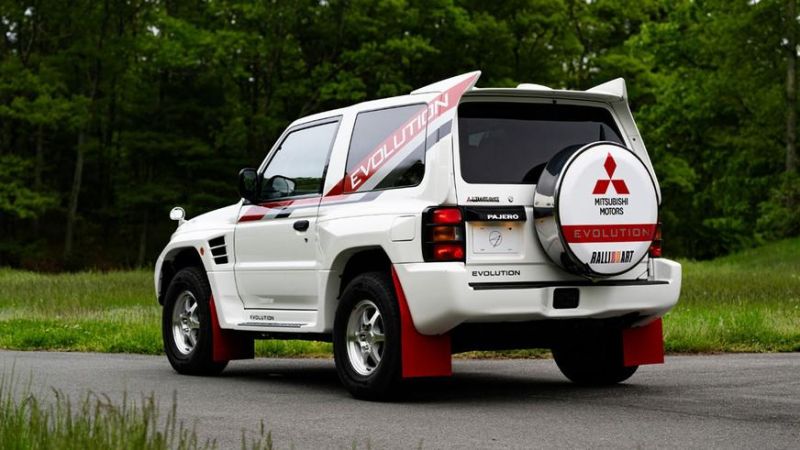 Редкий Mitsubishi Pajero Evolution выставили на продажу в США