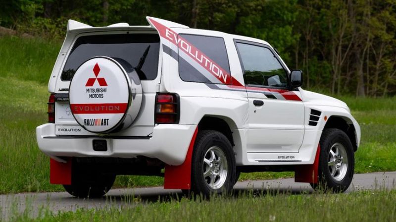 Редкий Mitsubishi Pajero Evolution выставили на продажу в США