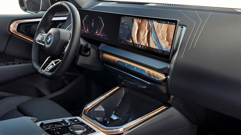 У BMW вышло новое поколение X3: электрификация и экраны